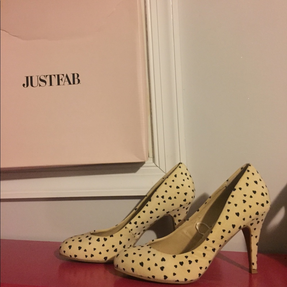 Heart Patterned Pumps 👠